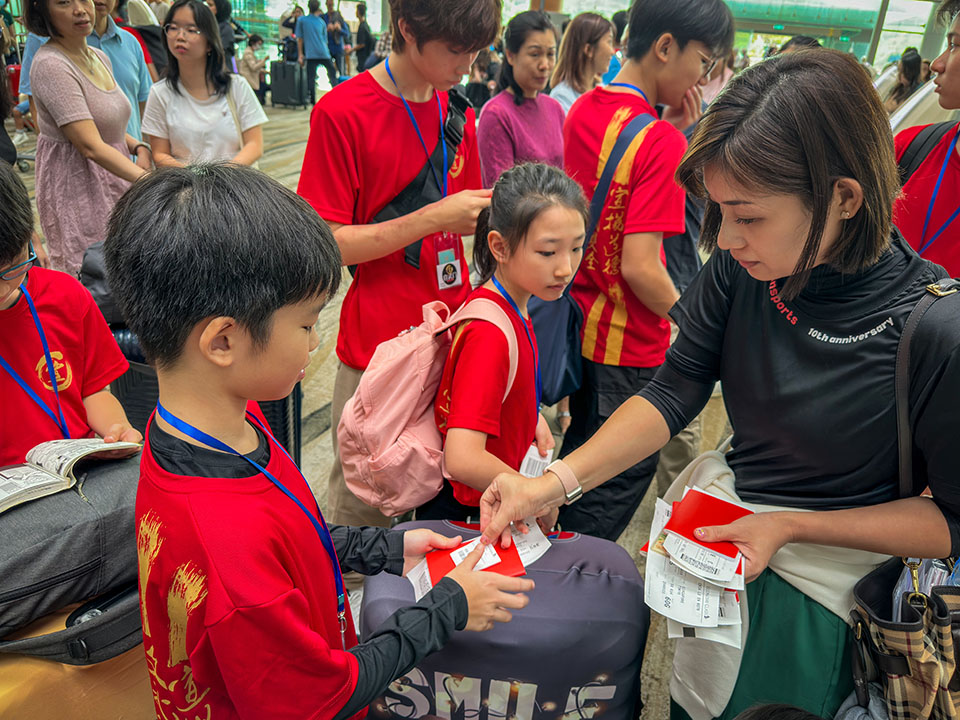 Check your passes, check your luggage tag, check EVERYTHING! Check your passes, check your luggage tag, check EVERYTHING!